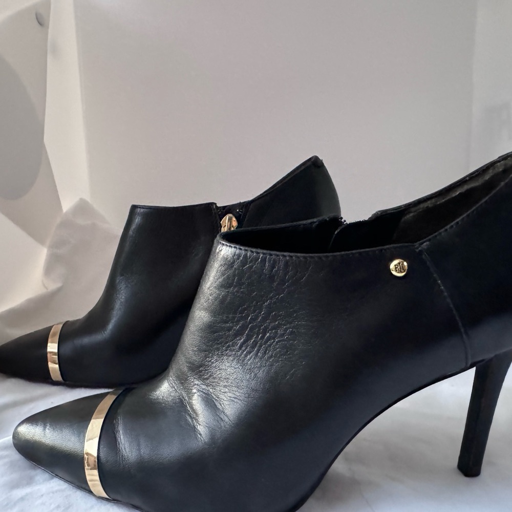 Lauren Ralph Lauren women’s size 9 chic  black leather boots with gold accents